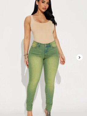 Fashion Nova Women's Green Skinny Jeans size 1 but fits like a 00
